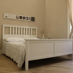 Bed and breakfast Garibaldi Station Italia